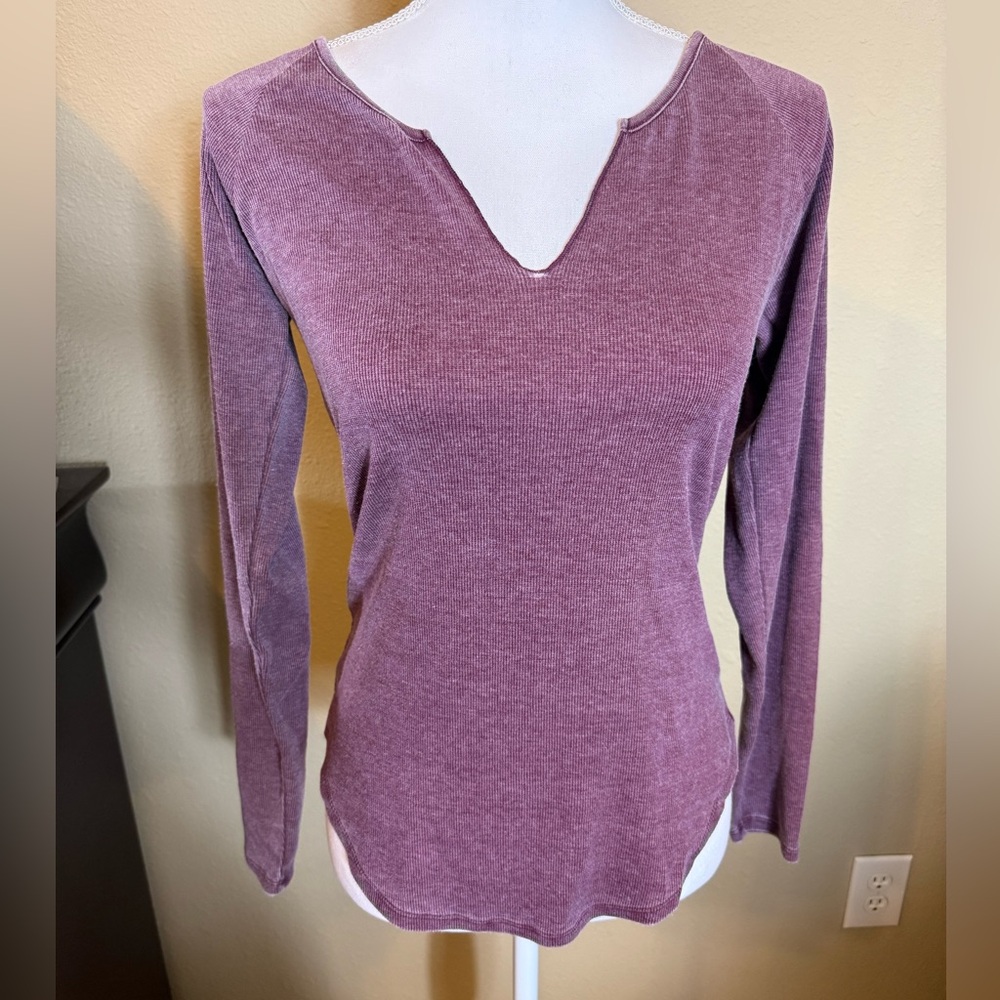 New with tags Chaser vintage  wash rib, split neck, Raglan tee size small